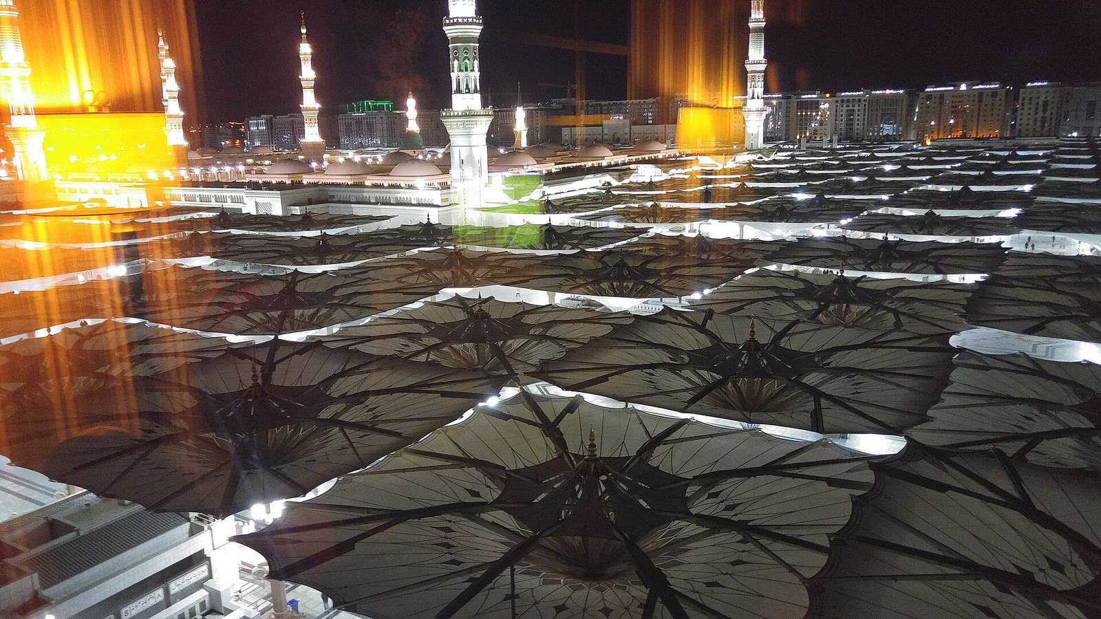 Mescid-i Nebevî Harem Alanı · Medine Mescid-i Nebevî harem alanı ve yeşil kubbe