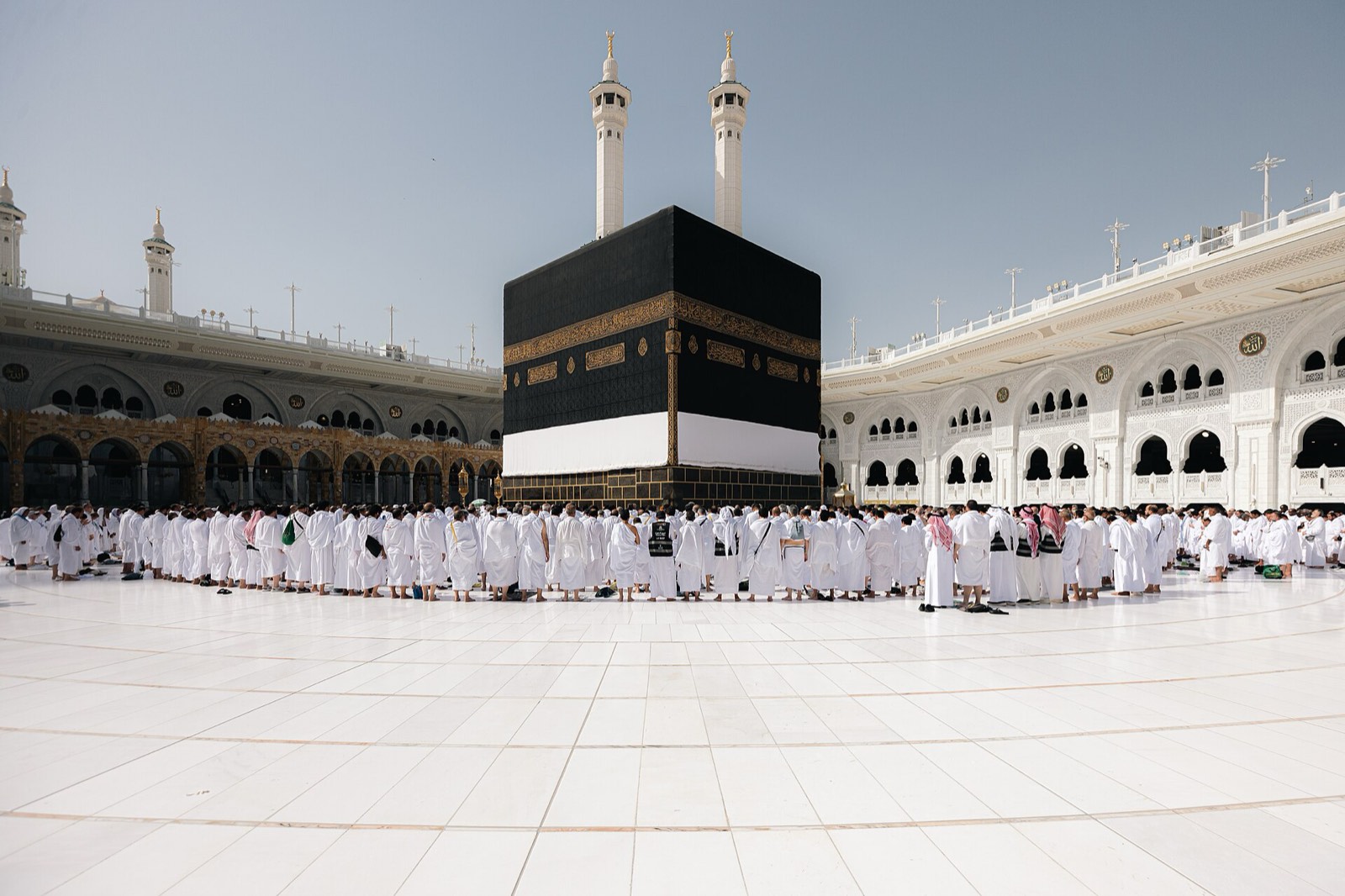 Mataf · Tavaf Alanı, Mescid-i Haram Mescid-i Haram'da tavaf alanı (mataf) ve namaz safları, Mekke
